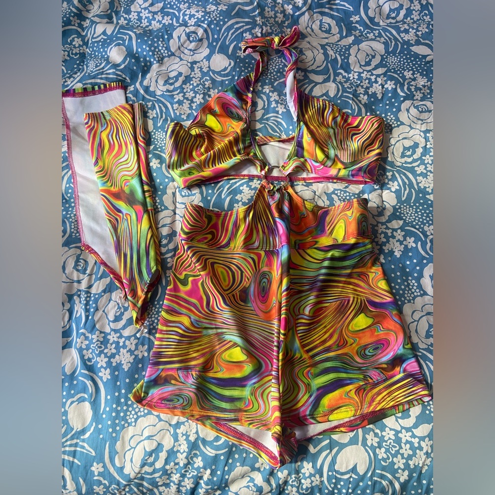 TASTEFUL GIRL TRIPPY PLAYSUIT